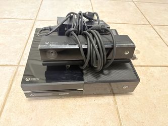 XBOX ONE WITH KINECT SENSOR