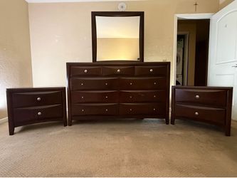 Matching 3-Piece Bedroom Set – Dresser, Mirror & 2 Nightstands