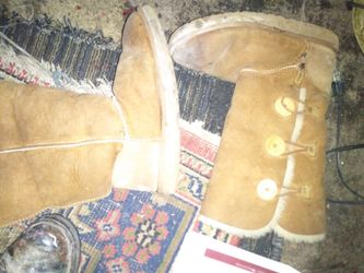 Size 7.5 classic Uggs