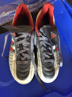 5 1/2 Adidas soccer cleats