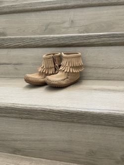 Minnetonka Toddler Size 8 Boots