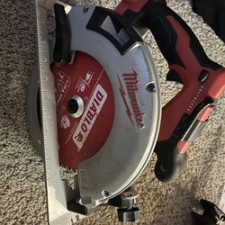 Milwaukee 7 3/4Circular Saw With 5.0 Battery Works Great  