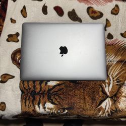 Apple Mac book PRO