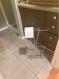 Toilet paper/magazine holder