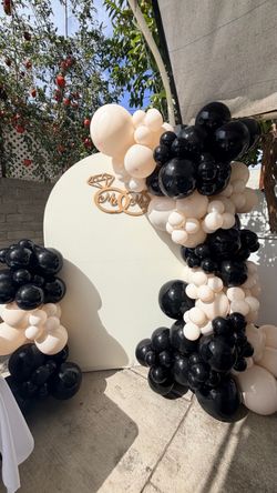 Mr & Mrs balloon and backdrop setup