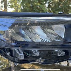 New 2021-2022 Toyota RAV4 Headlight RH 81130-42E70 Oem