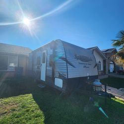 2017 Keystone Sm1800