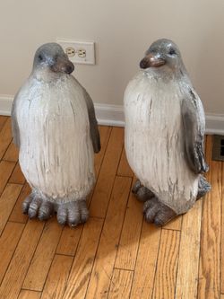 Ceramic penguins decoration