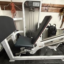 Life Fitness Pro2 SE Commercial Seated Leg Press – 395 lb Stack