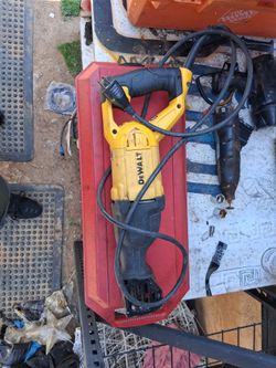 DEWALT reciprocating saw
