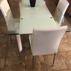 Modern Glass table And 6 Chairs 