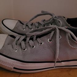 Ladies Size 9 Converse Shoes