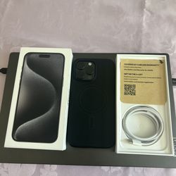 Apple iPhone 15 Pro Max - 256 GB - Black Titanium (Verizon)