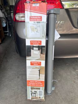Retractable safety gate