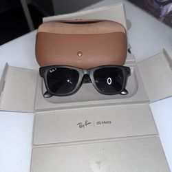 Ray-Ban Meta Smart Glasses – Like New (Box & Case Included)