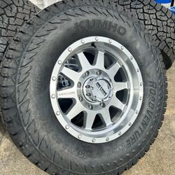 NEW 35” Tires Method MR301 Machined 18x9 ET18 8x180 Kumho AT 35x12.50R18LT 12PLY FITS CHEVY GMC 2500  Brand new never used.   