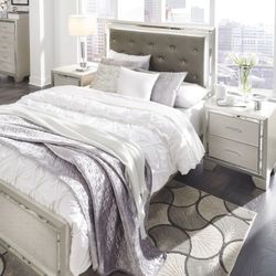 Lonnix - Panel Bed Set