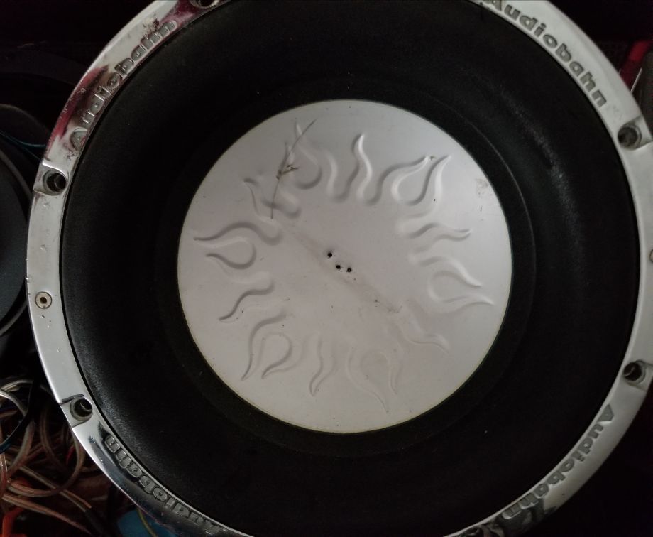 AUDIOBAHN 12" AW1206T SUB