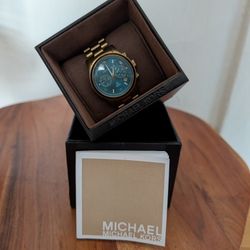 Michael Kors Women
Watch Hunger Stop Runway Gold-Tone Stainless Steel Watch