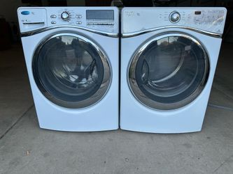 Whirlpool washer and gas dryer laundry set