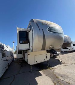 2016 Palomino Columbus RV / Fifth Wheel/ Travel Trailer