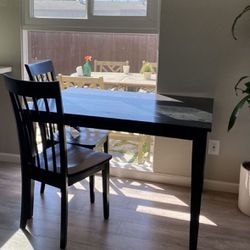 Black Table, 5 Chairs 