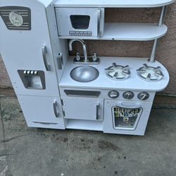 Play Kitchen 