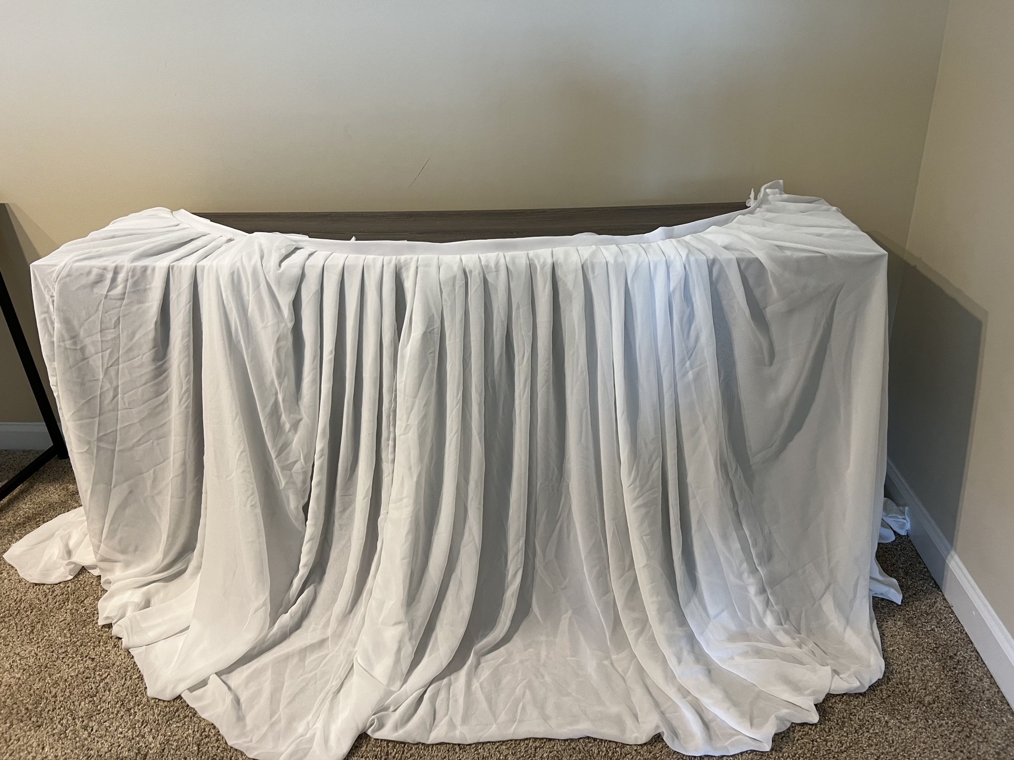 40” White Table Skirt
