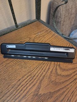 Day-Timers 7-Hole Punch 5 Sheet Capacity