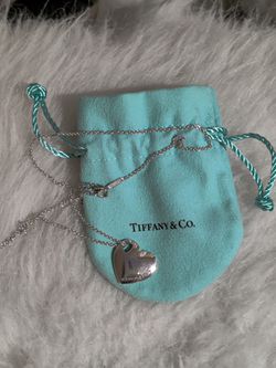 Stunning Authentic Rare Tiffany & Co. Sterling Silver Double Heart Cut Out Pendant Necklace on an 16"Tiffany Chain.