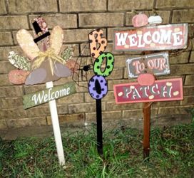 Super Cute Yard Stake Seasonal Welcome Signs!