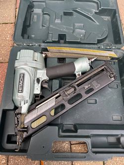 Hitachi 15 -Gauge Pneumatic Angled Finish Nailer