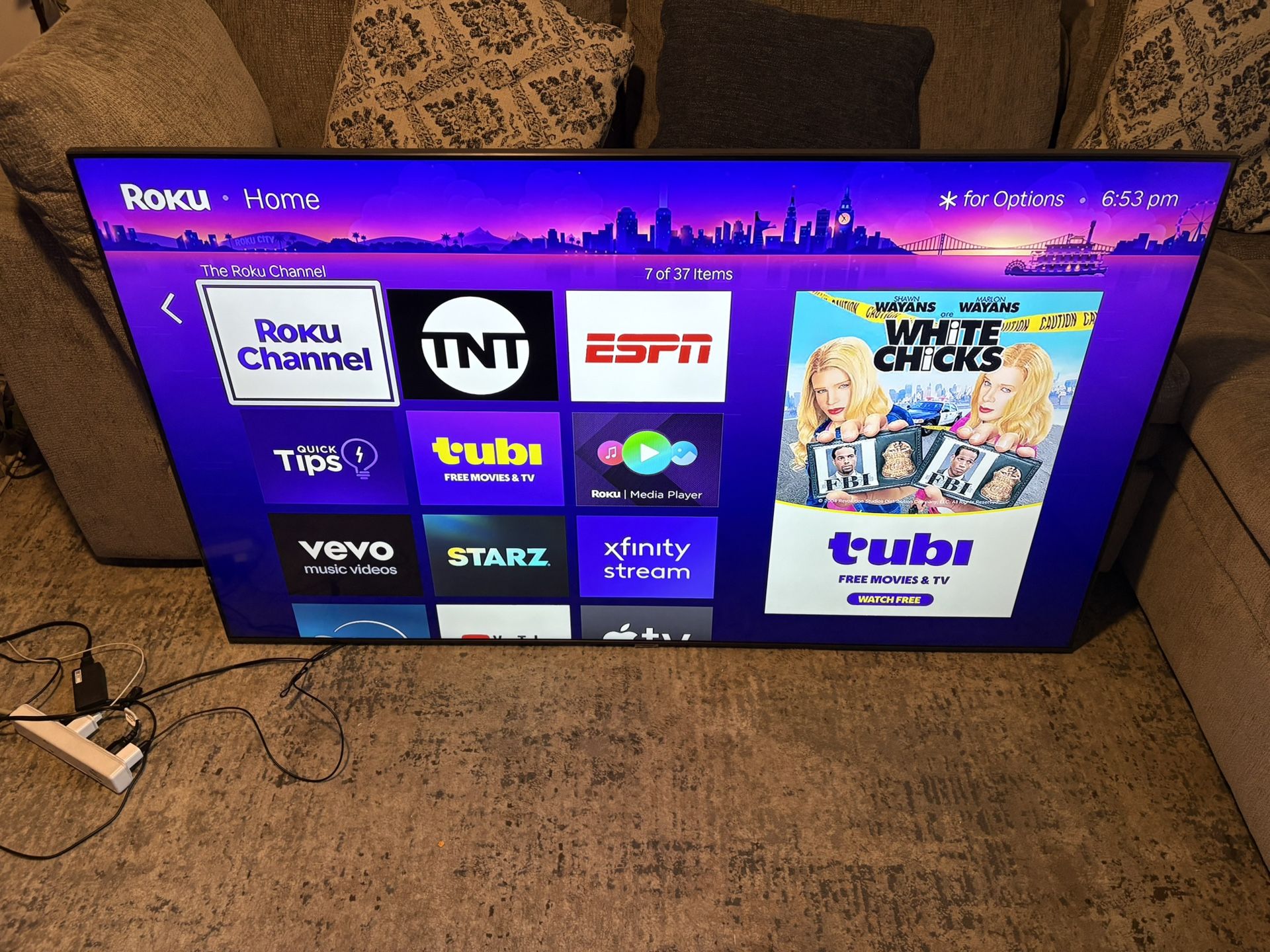 70 inch Samsung TV With TV Mount/Stand