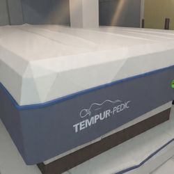 Brand New Queen Size Soft Pro Adapt Tempur-Pedic We're Only Once Third Of The Price