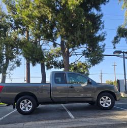 WORK TRUCK ,WORK TRUCK 
2011 Nissan titan
NO MECHANIC OR ELECTRIC ISUES
Runs very good
Automatic 
Motor V8
scratches here and there ,but is a WORK TRU