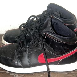 Jordan 1 Retro Mid Black Gym Red (GS) 6Y