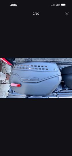 Harley- Davidson Heritage Classic OEM Leather Saddlebags.