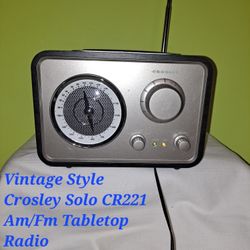 Vintage Style Crosley Solo CR221 Am/Fm Tabletop Radio-$20.00