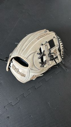 Wilson A2000 H75 11.75" Fastpitch Softball Glove