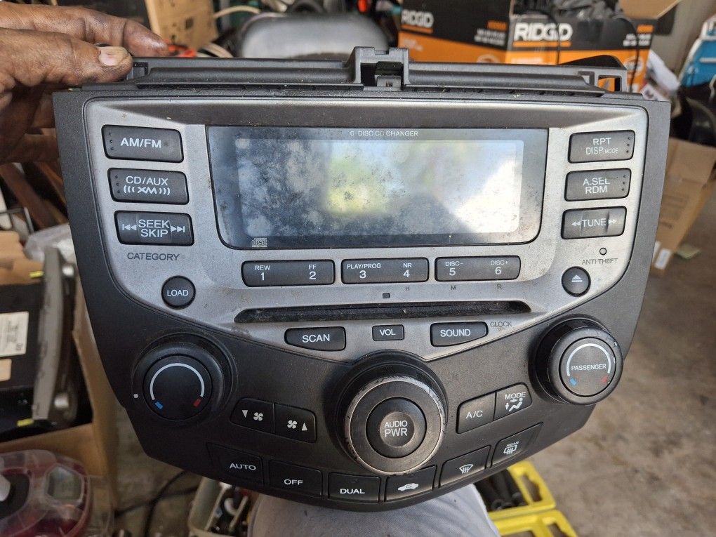 2004 Honda Accord AM FM 6 CD (6 disc) w/o navigation; 120