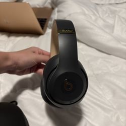 BEATS Studio 3 GOLD EDITION