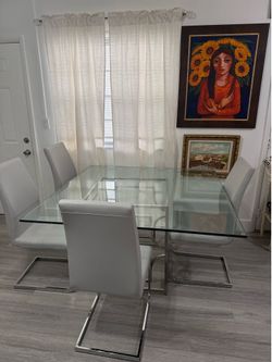 Dinner table and four chairs