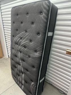 Twin size Pillowtop mattress