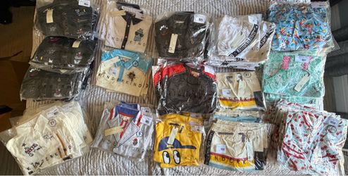 Se vende ropa de niño/nina al por mayor o por unidad