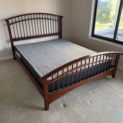 Thomasville Queen Natural Wood Bed Frame with Box Spring Very Good Condition