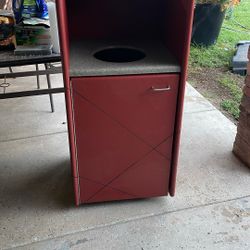 Comercial Trash Can