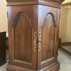 Pennsylvania House Hexagon Cabinet 