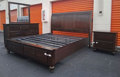 Kng Sz Bd St With mirr Good Condition