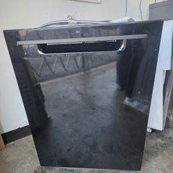 
GE
24 in. Built-In Tall Tub Top Control Fingerprint Resistant Stainless Steel Dishwasher w/3rd Rack, Bottle Jets, 50 dBA