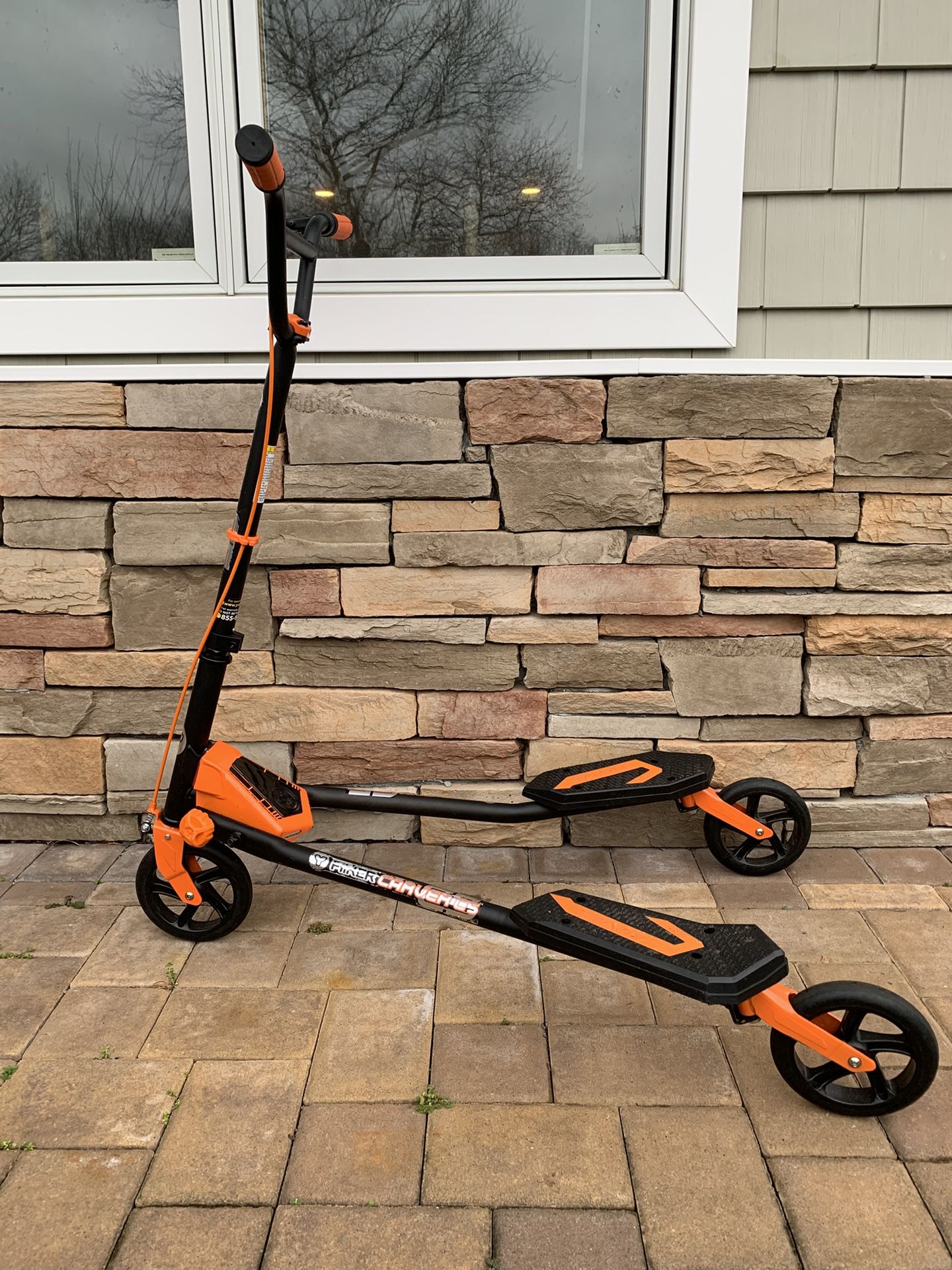 Yvolution Y Fliker Carver C5 Wiggle 3-Wheel Kick Scooter Flicker